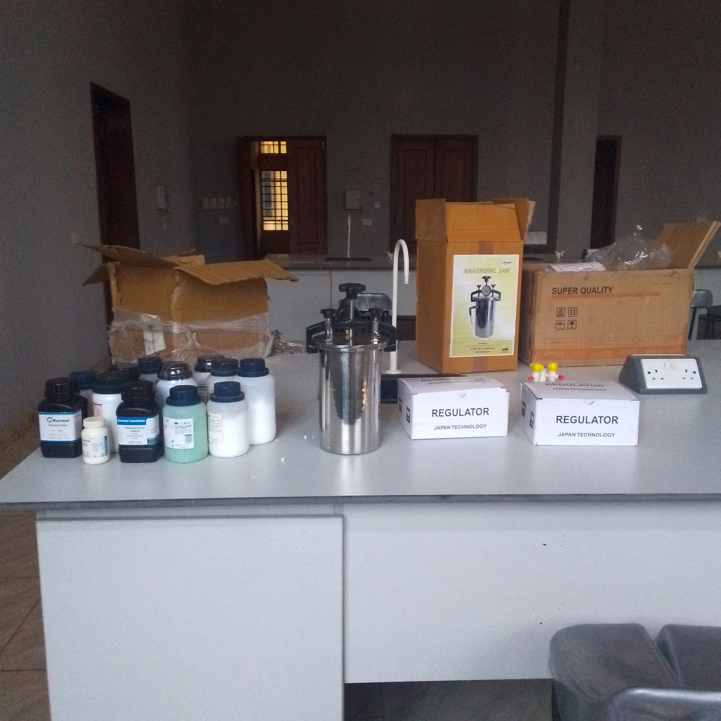 culture media bottle Gas regulator Anaerobic jar (4)